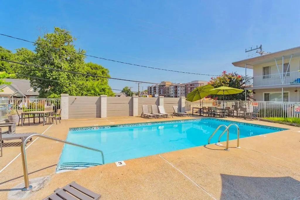 Hillview Studio - Seasonal Pool Villa Nashville